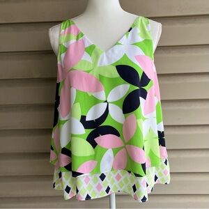 •Crown & Ivy• Mod Patterned Sleeveless Blouse - Size Medium